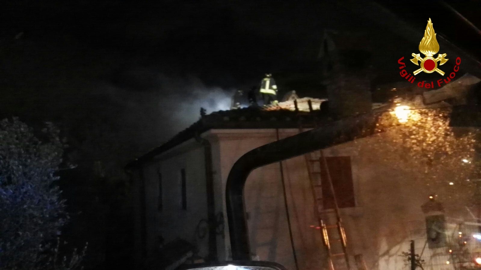 Un'immagine dell'incendio