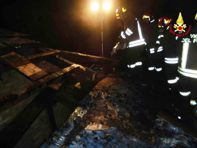 Venezia, incendio tetto a Cannaregio