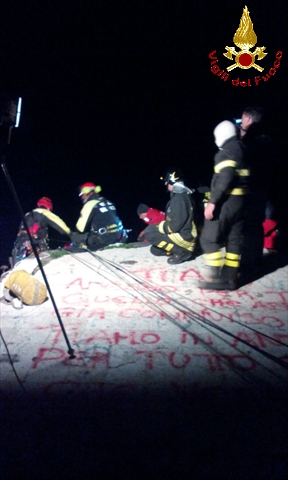Catania , salvata donna caduta dalla scogliera