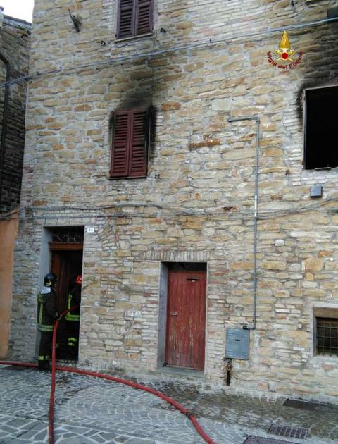 Ancona, incendio appartamento a Serra San Quirico