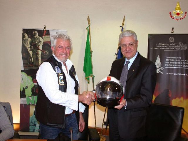 Il Capo del Corpo Nazionale incontra una delegazione del moto club dei Vigili del Fuoco