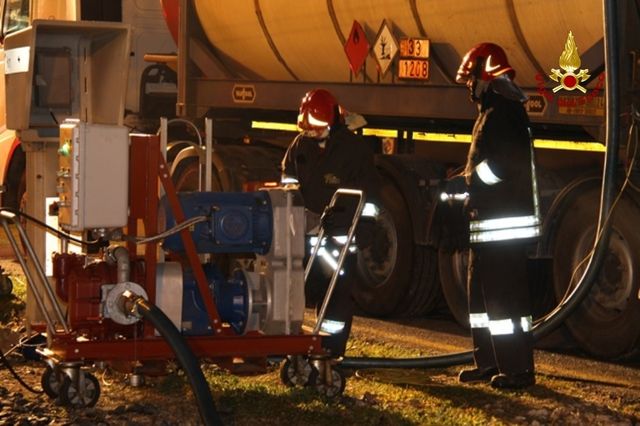 Messina, intervento per una perdita di esano da una ferrocistena