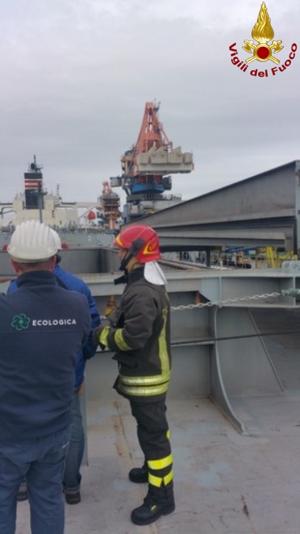 Brindisi, allarme su una nave carboniera ormeggiata nel porto