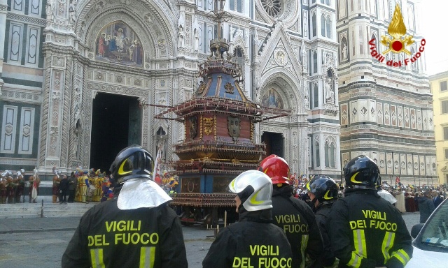 Firenze, i vigili del fuoco allo scoppio del Brindellone