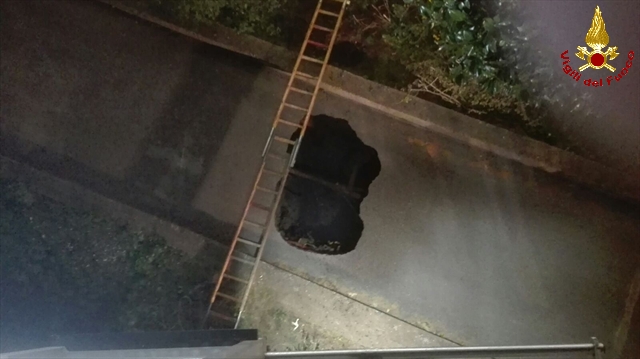 Roma, grossa voragine nella zona Centocelle