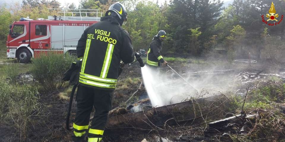 Macerata, incendio sottobosco a Sarnano