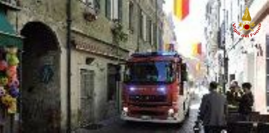 Imperia, simulazione di un intervento per incendio abitazione nel centro storico di Ventimiglia