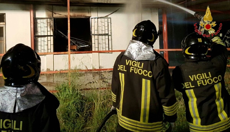 Crotone, incendio locale