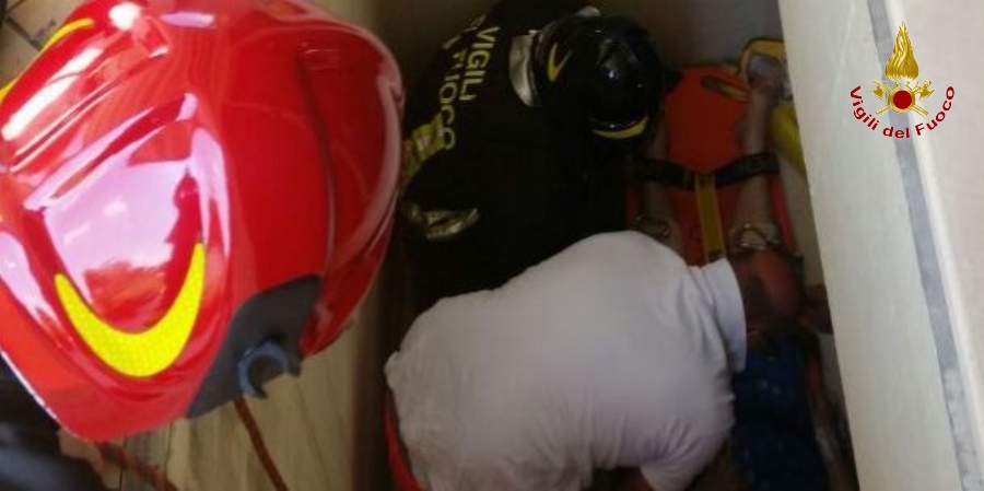 Ancona, salvata donna caduta in una bocca di lupo