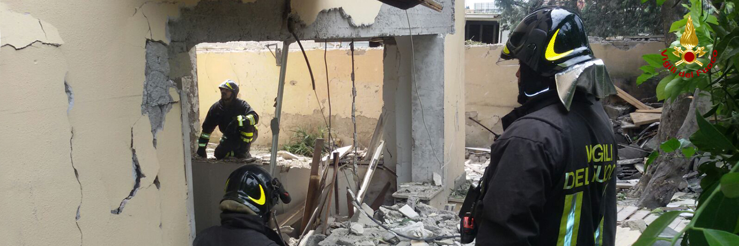 Roma, esplosione in un seminterrato. Estratte dalle macerie due persone