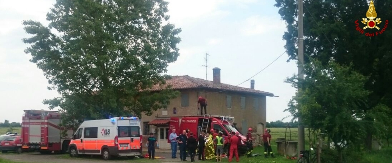 Bologna, soccorse due persone cadute in un pozzo a Reno- Argelato
