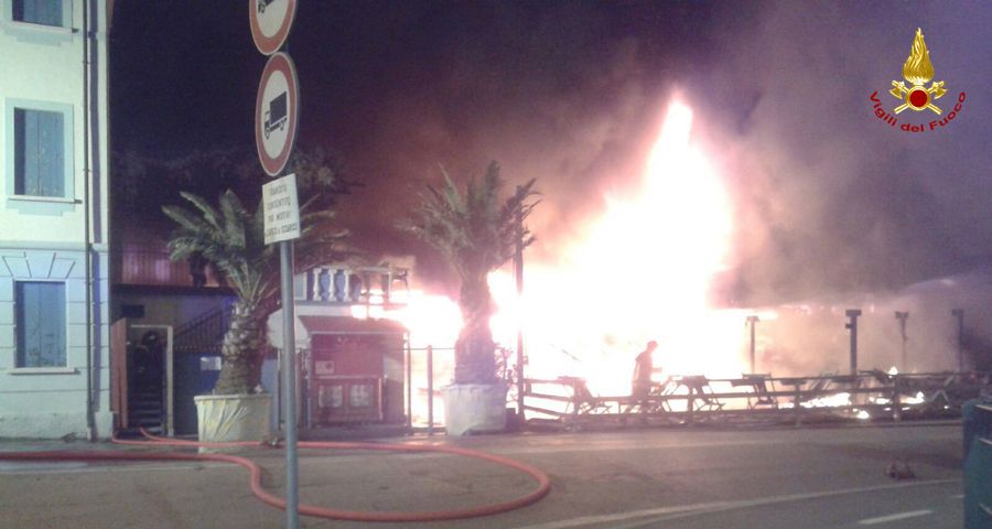 Padova, violento incendio in un ristorante