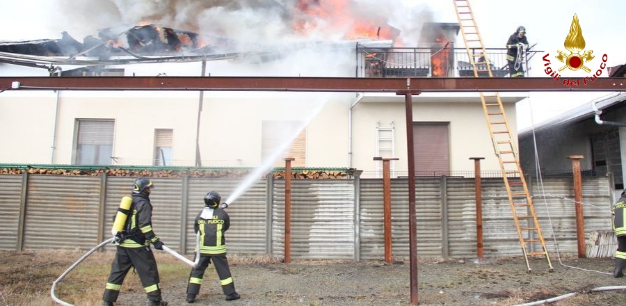 Biella, fulmine cade sul tetto di una villetta a Vigliano Biellese