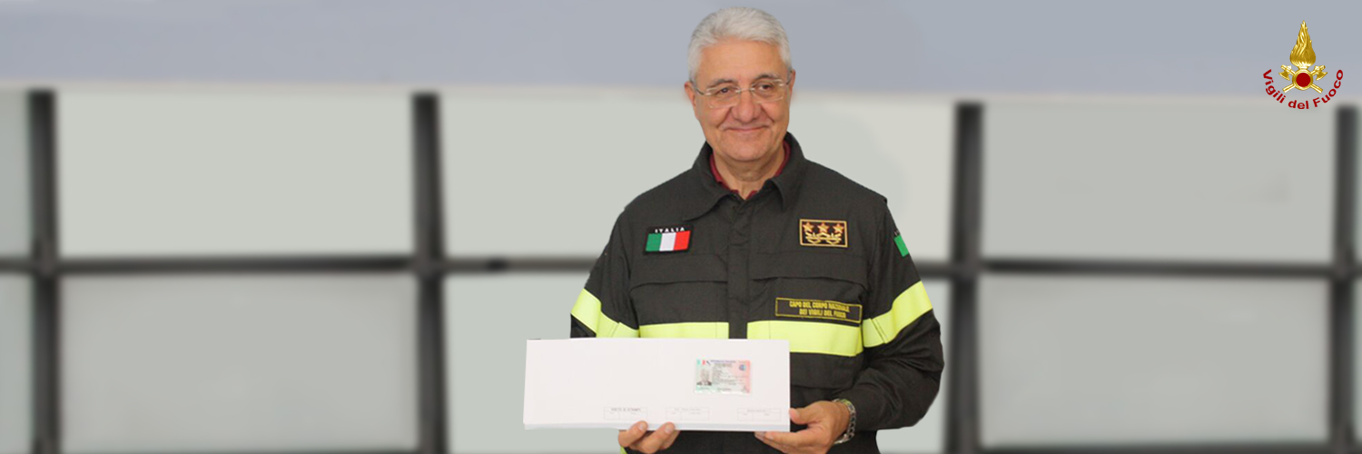 Consegnata la prima tessera di riconoscimento elettronica al Capo del Corpo Nazionale dei Vigili del Fuoco