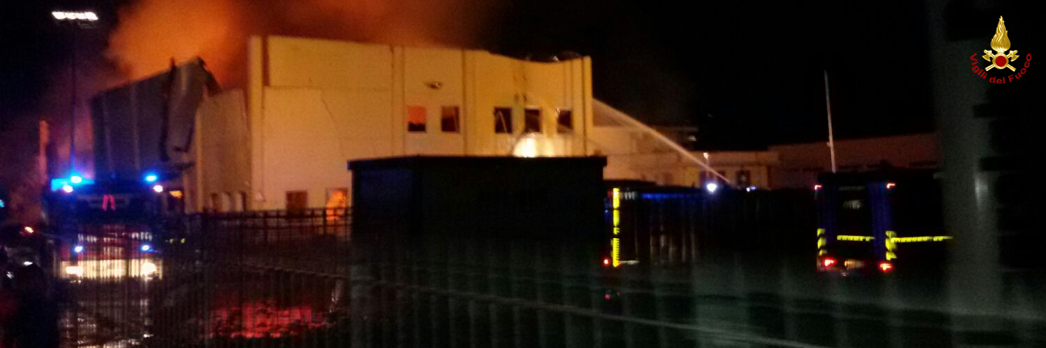 Torino, violenta esplosione in un capannone industriale