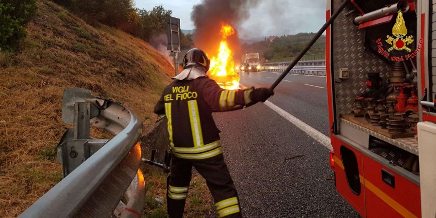 Genova, incendio autovettura sullautostrada A-12