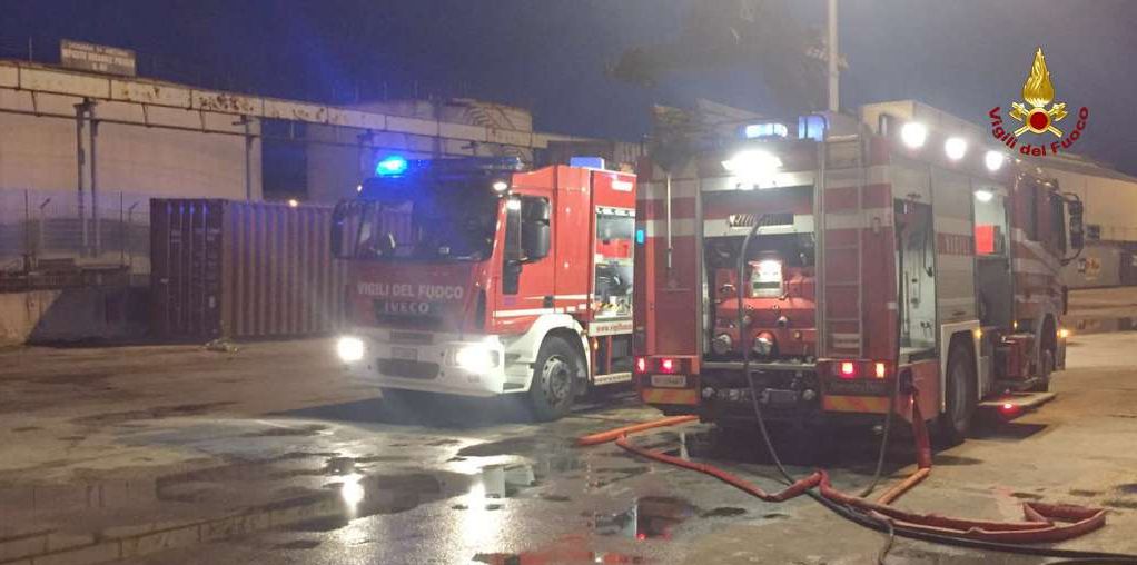 Ancona, incendio in area portuale