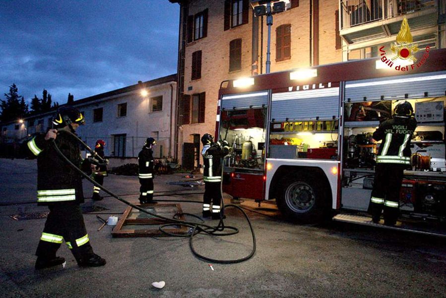 Macerata, esplosione in un pub