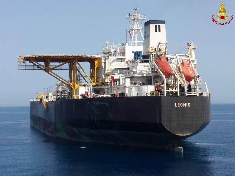 Ragusa, sopralluogo del Nucleo Investigativo Antincendi a bordo del galleggiante FSO Leonis