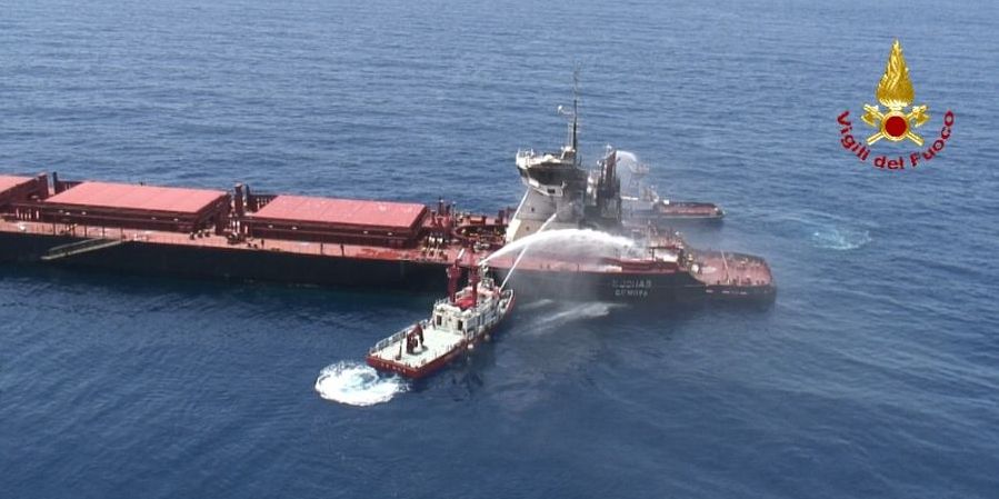 Reggio Calabria, incendio a bordo nave