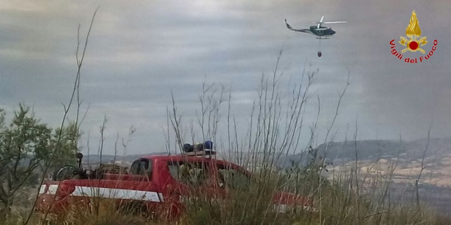 Ragusa, vasto incendio boschivo in località S. Giacomo