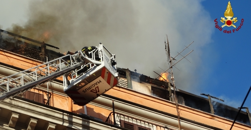Roma, incendio attico in via Napoleone III