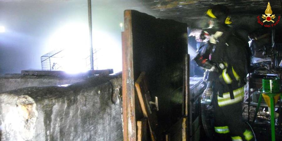 Macerata, incendio annesso agricolo