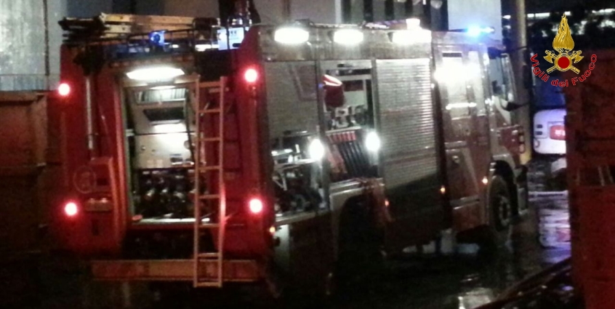 Ancona, incendio in un'azienda per la trasformazione dell'alluminio