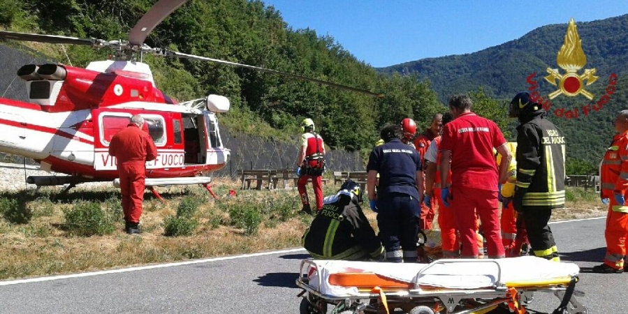 L'elicottero "Drago 72" durante le operazioni di soccorso