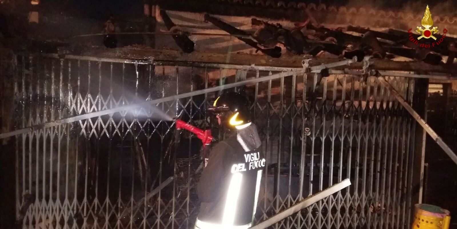 Vibo Valentia,  incendio in un locale pubblico nel comune di Tropea