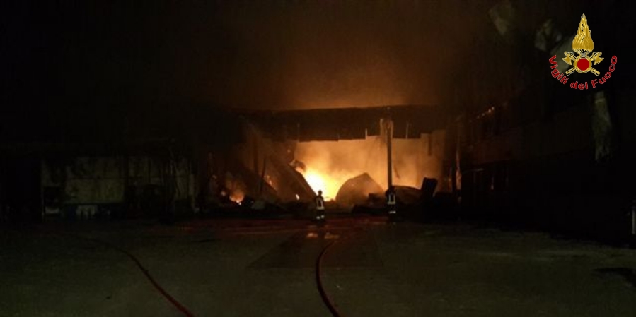 Forlì-Cesena, incendio capannoni industriali