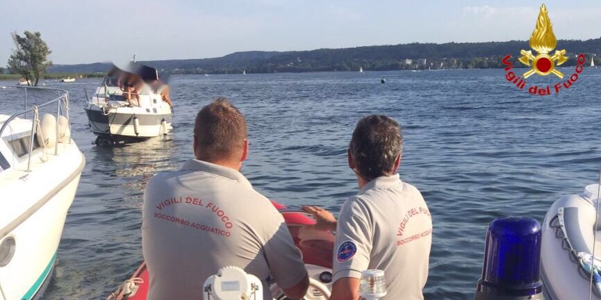 Varese, soccorsi nuotatori in difficoltà durante la traversata sportiva del lago Maggiore