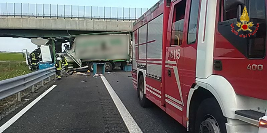 Novara, incidente stradale sull'autostrada "A-4"