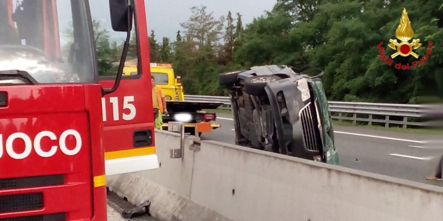 Varese,  incidente stradale sull'autostrada "A-8"