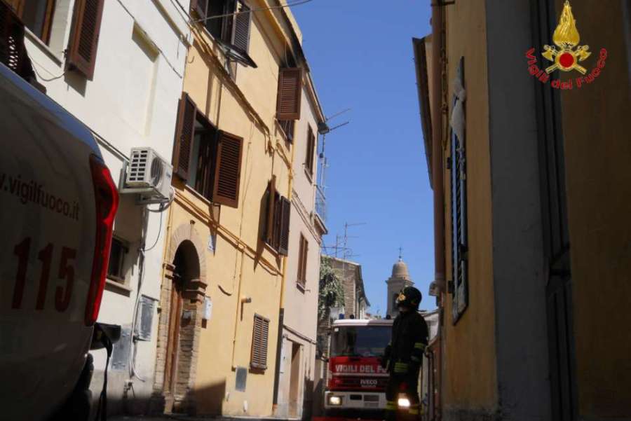 Macerata, incendio appartamento a Corridonia