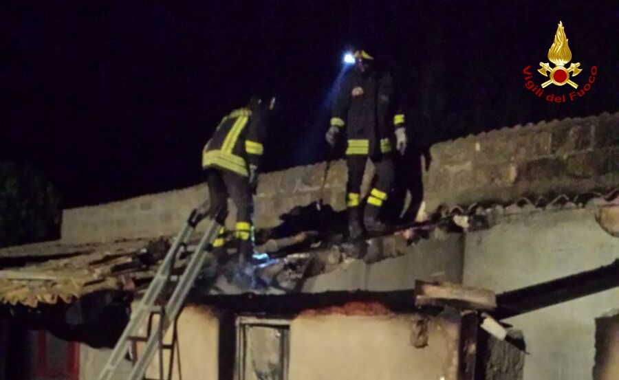 Ragusa, incendio abitazione rurale a Comiso