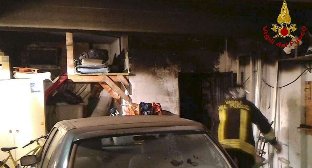 Ancona, incendio garage a Osimo