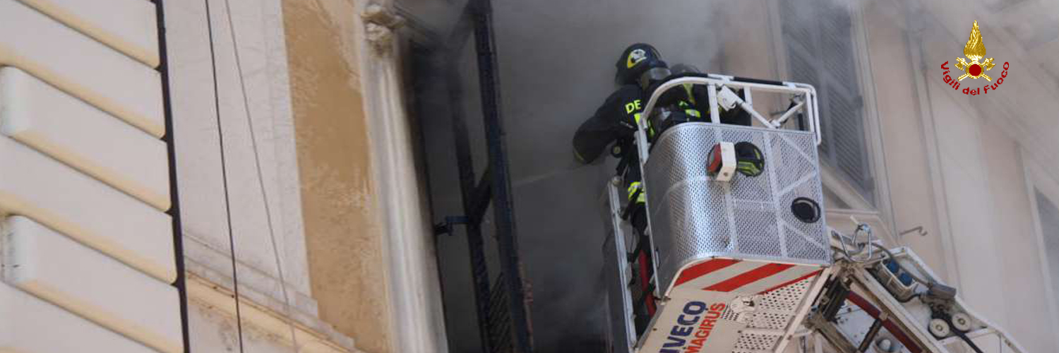Roma, incendio in un appartamento del centro storico