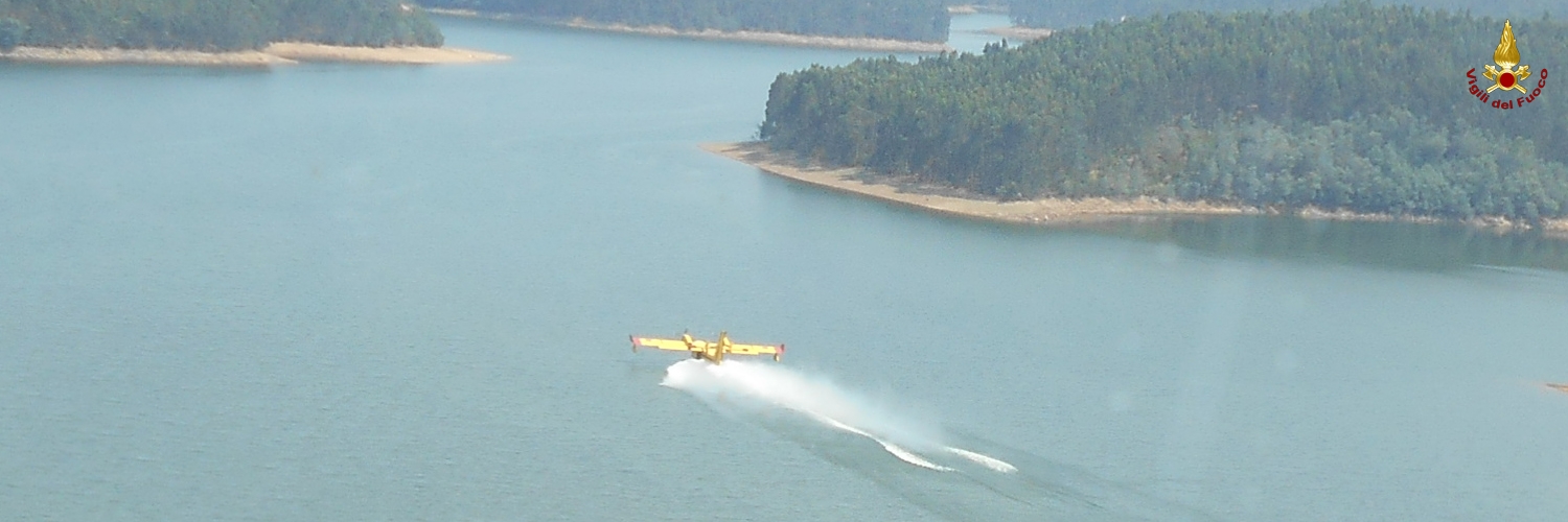 BufferIt. Canadair italiano impegnato nella lotta agli incedi in Portogallo