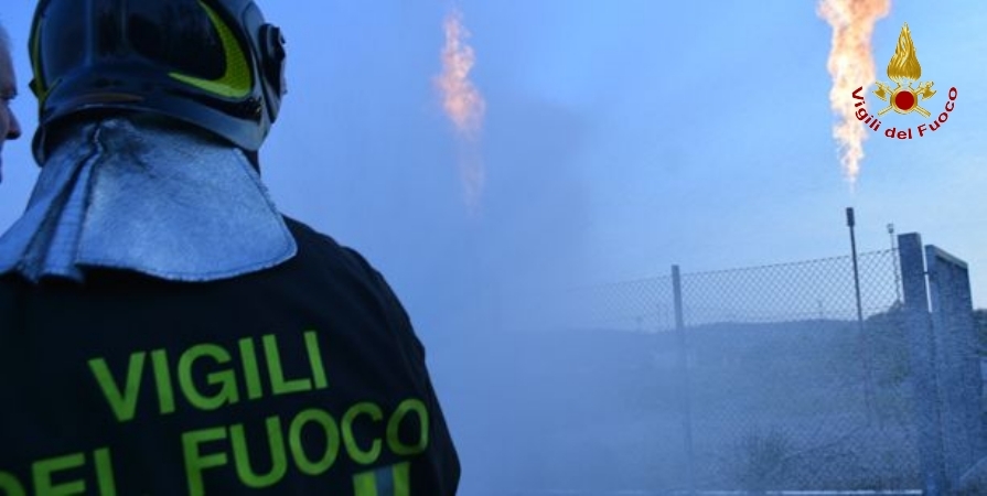 Trieste, travaso gas propano liquido da un vagone ferroviario danneggiato