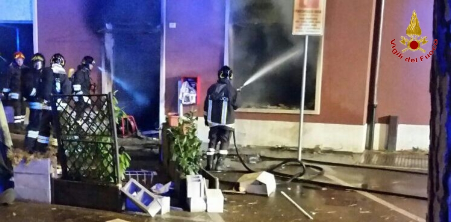 Perugia, incendio in uno stabile nel comune di Bastia Umbra