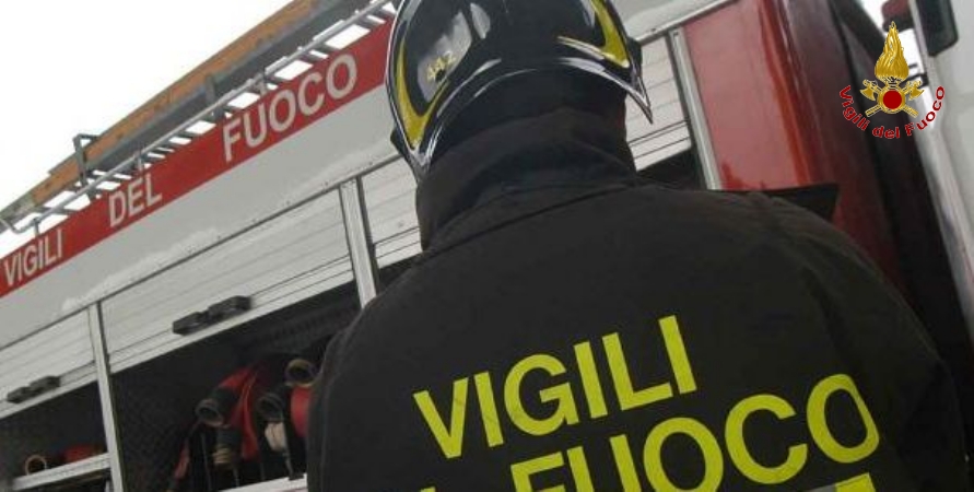 Catanzaro, recuperate autovetture bloccate dalle acque del fiume Uria