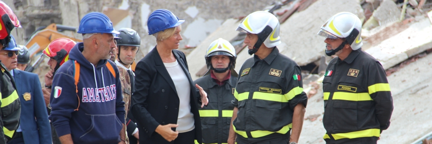Il ministro della Difesa Pinotti nelle zone colpite dal sisma