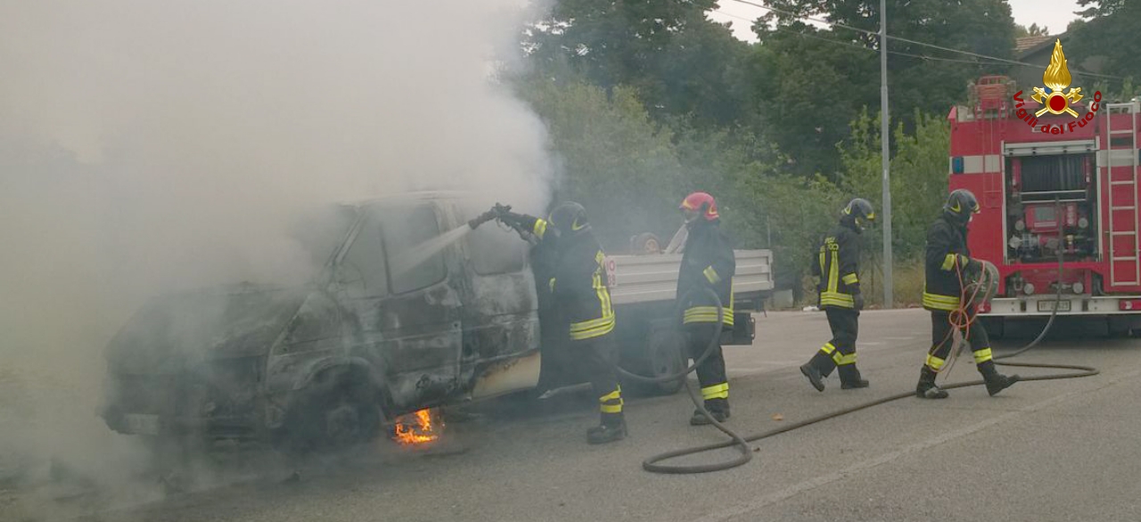 Ancona, due diversi interventi per automezzi in fiamme
