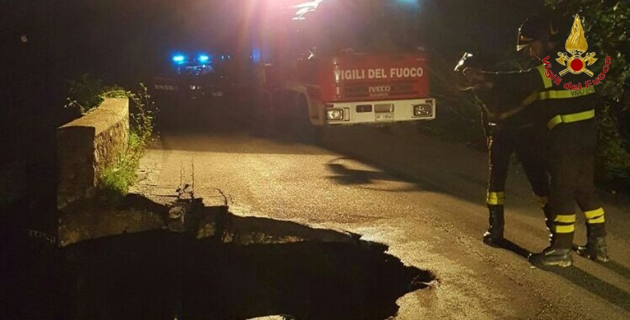 Crotone,  frana sulla Strada Provinciale 58 nel comune di Petilia Policastro