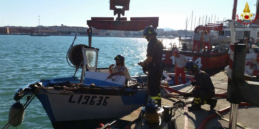 Livorno, collisione tra un traghetto e un peschereccio