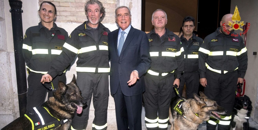 Roma, il riconoscimento dell'ENPA ai Vigili del Fuoco per l'impegno a seguito del sisma