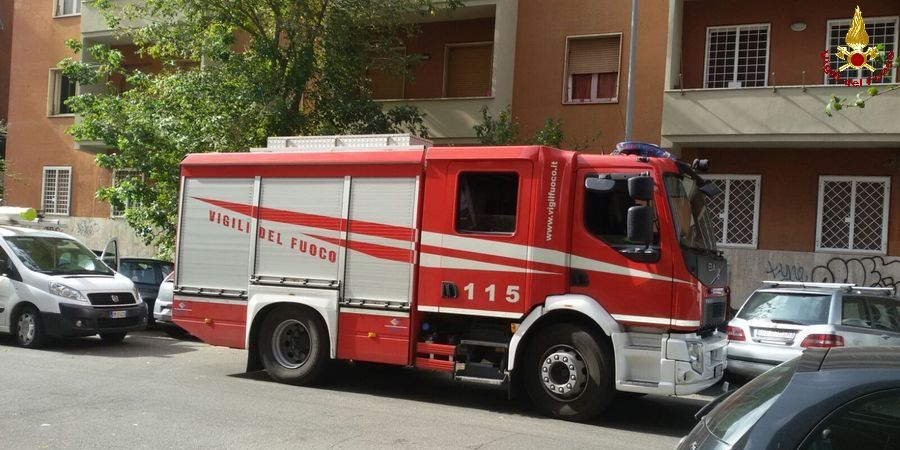 Roma, deflagrazione in un appartamento alla Garbatella