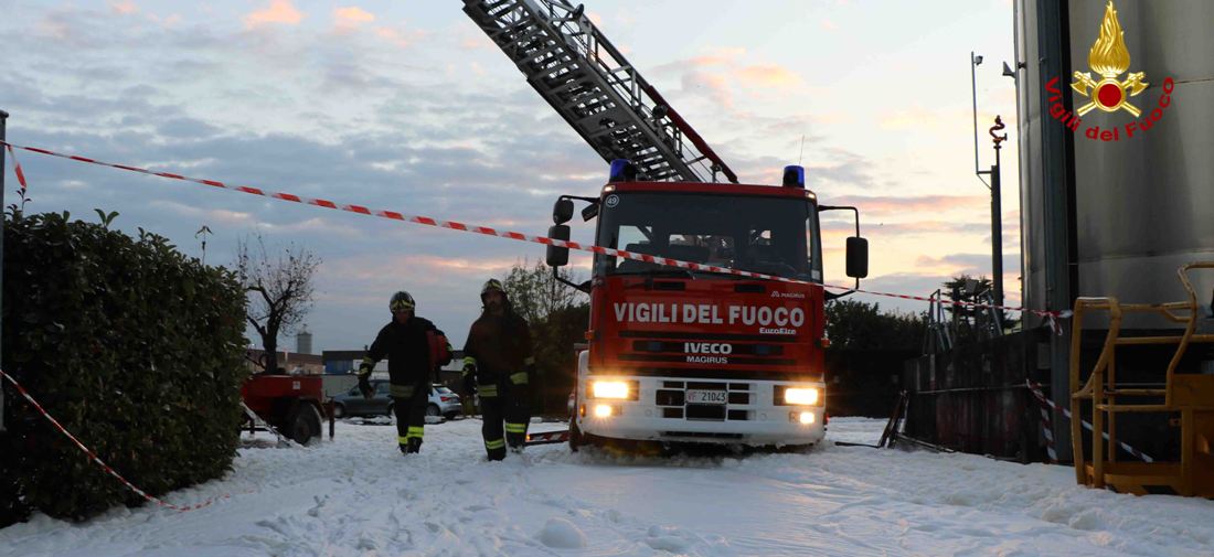 Vicenza, incendio in un'azienda di vernici a Bolzano Vicentino