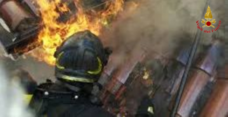 Varese, incendio in abitazione all'interno di un condominio